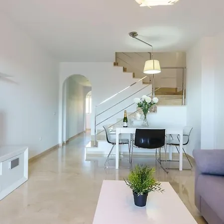 Atico Duplex Los Pacos شقة *